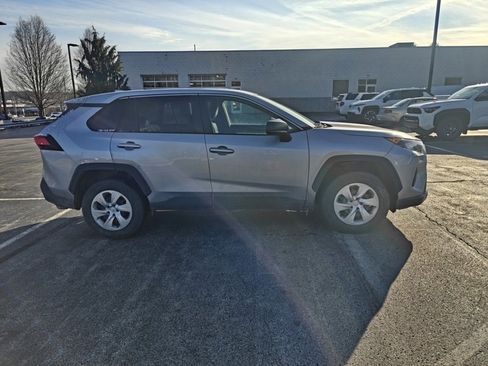 Used 2022 Toyota RAV4 LE image 3