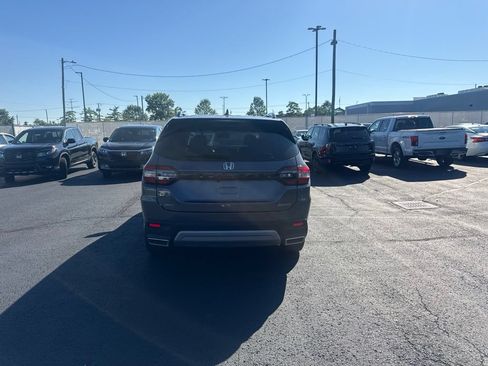 Used 2025 Honda Pilot Touring image 6