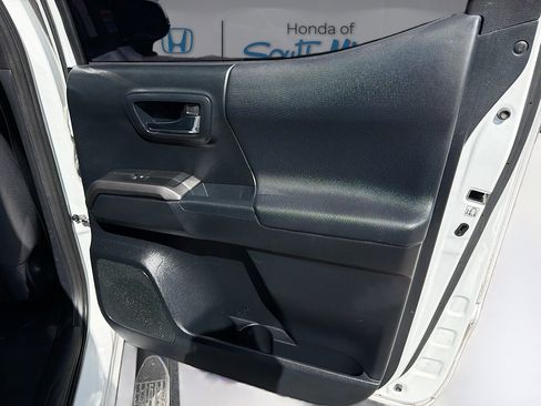 Used 2016 Toyota Tacoma TRD Sport w/ Premium & Technology Package image 29