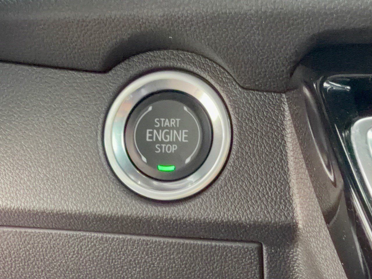 Used 2025 Chevrolet Traverse LT w/ LPO, Floor Liner Package FWD image 20