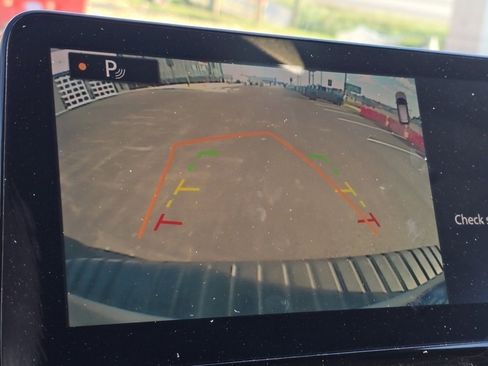 Used 2024 Nissan Armada SV image 6