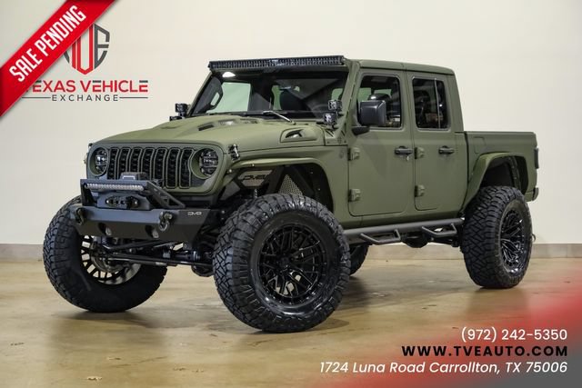 Used 2025 Jeep Gladiator Sport AWD/4WD image 1