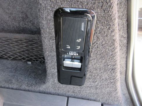 Used 2024 Land Rover Range Rover Sport SE AWD/4WD image 36