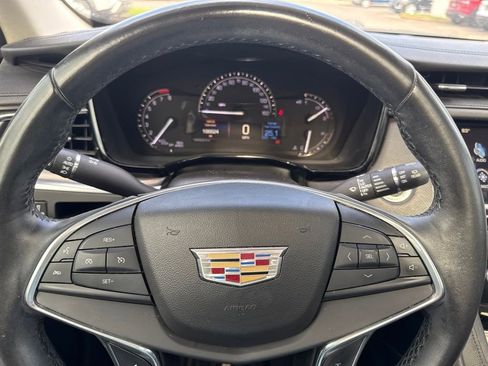 Used 2018 Cadillac XT5 Premium Luxury FWD image 18