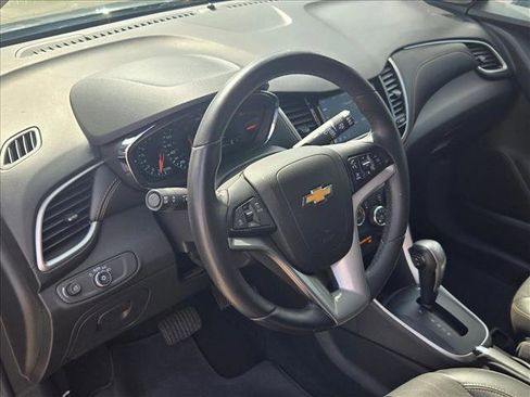 Used 2022 Chevrolet Trax LT w/ LT Convenience Package AWD/4WD image 10