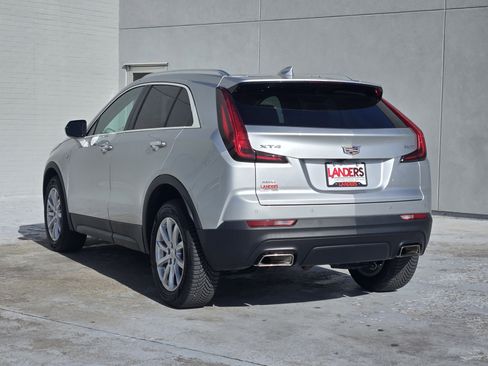 Used 2022 Cadillac XT4 Luxury w/ Cold Weather Package image 5