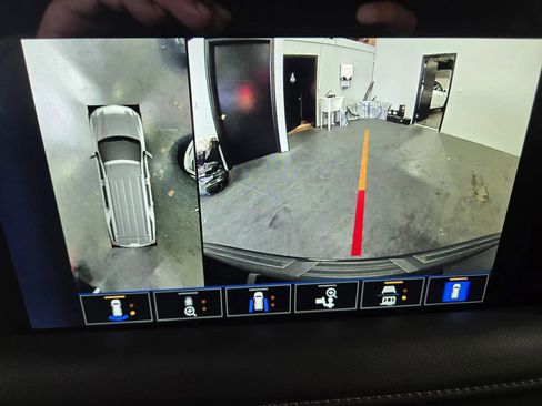 Used 2023 Chevrolet Suburban LT w/ Luxury Package image 24