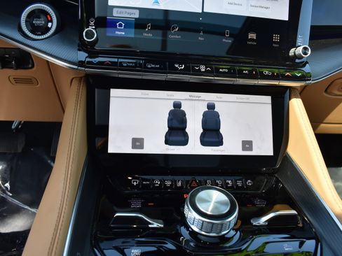 Used 2024 Jeep Grand Wagoneer L Series III w/ Rear Seat Video Group 1 AWD/4WD image 21