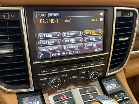 Used 2015 Porsche Panamera 4 AWD/4WD image 23