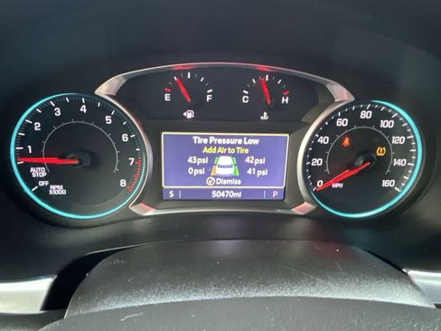 Used 2021 Chevrolet Traverse LT FWD image 19