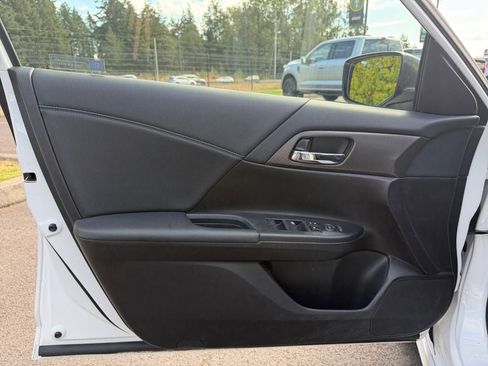 Used 2017 Honda Accord Sport image 20