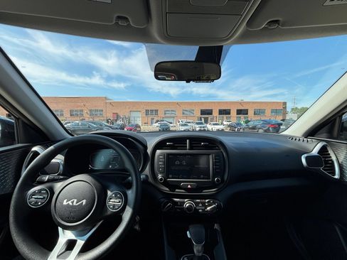 Used 2025 Kia Soul LX w/ LX Technology Package FWD image 31