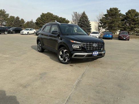 New 2025 Hyundai Venue SEL image 2