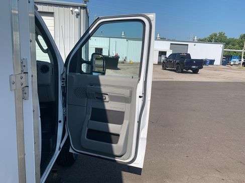 Used 2022 Ford E-350 and Econoline 350 Super Duty w/ Power Windows & Locks Group RWD image 32