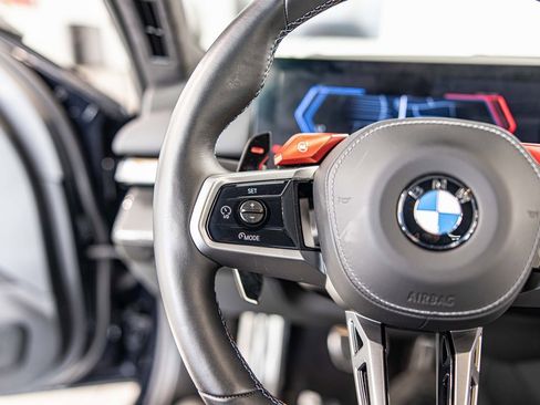 Used 2025 BMW M5 w/ Carbon Package image 25