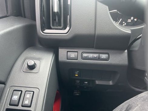 Used 2025 Nissan Frontier PRO-4X image 21