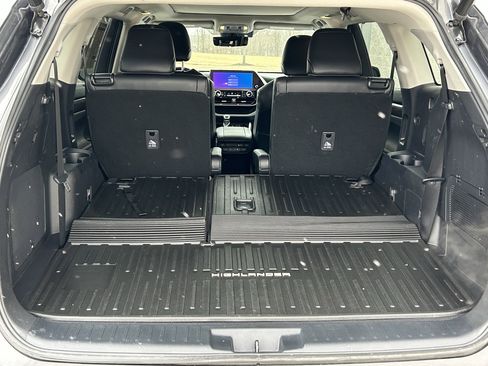 Used 2023 Toyota Highlander Platinum image 24