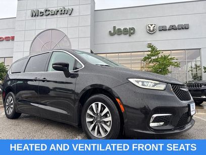 Used 2023 Chrysler Pacifica Touring-L