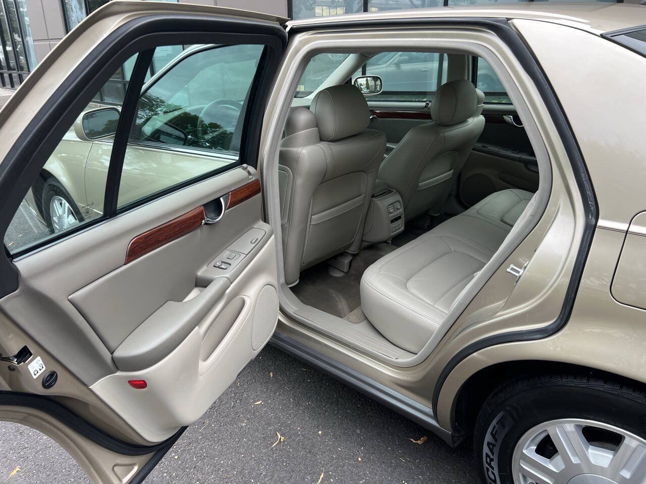 Used 2005 Cadillac De Ville FWD image 11