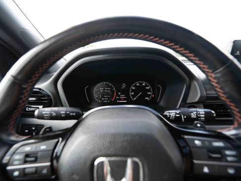 Used 2025 Honda Pilot TrailSport image 15