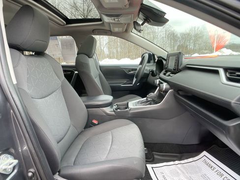 Used 2020 Toyota RAV4 XLE image 28