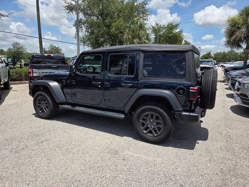 Used 2025 Jeep Wrangler Unlimited Sport AWD/4WD image 10