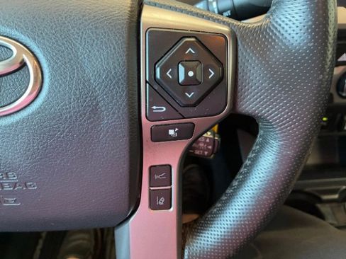 Used 2019 Toyota Tacoma SR5 image 17