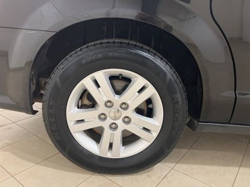 Used 2019 Dodge Grand Caravan SXT image 29