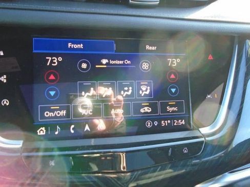 Used 2022 Cadillac XT6 Premium Luxury w/ Technology Package image 9