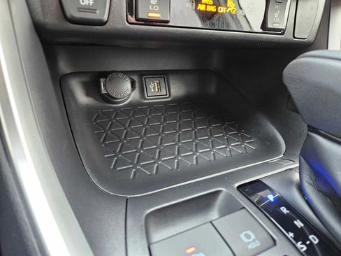 Certified 2025 Toyota RAV4 XLE image 31