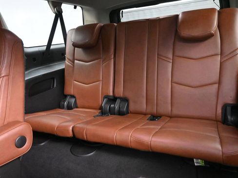 Used 2019 Cadillac Escalade ESV Luxury image 14
