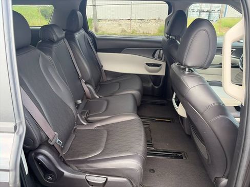 Used 2024 Kia Carnival LX FWD image 30