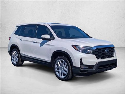 Used 2025 Honda Passport EX-L image 3