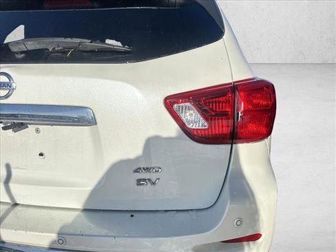 Used 2017 Nissan Pathfinder SV AWD/4WD image 8