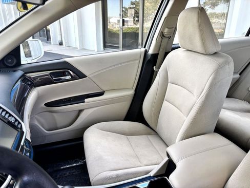 Used 2017 Honda Accord EX image 14