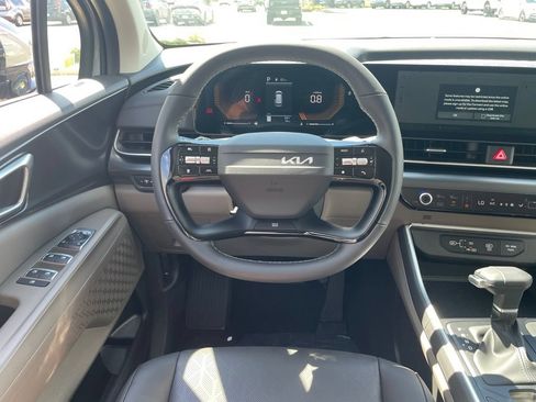 New 2027 Kia Carnival FWD image 12