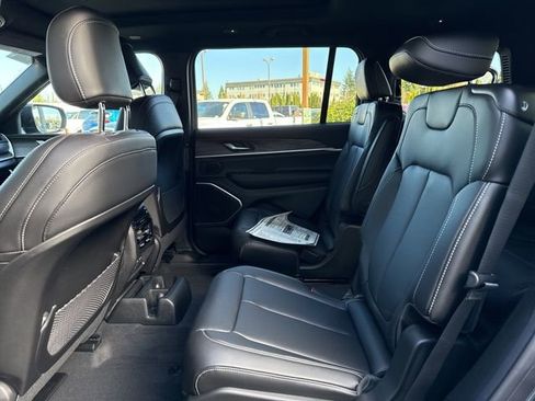 New 2026 Jeep Grand Cherokee L Limited w/ Limited Altitude Package AWD/4WD image 10