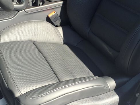 Certified 2025 Porsche Macan image 6