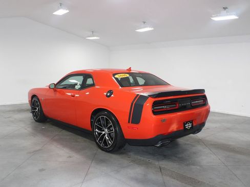 Used 2016 Dodge Challenger R/T Scat Pack w/ Leather Interior Group image 7
