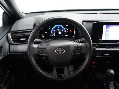 Used 2025 Toyota Camry SE image 14