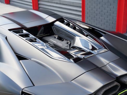 Used 2024 Lamborghini Revuelto AWD/4WD image 7