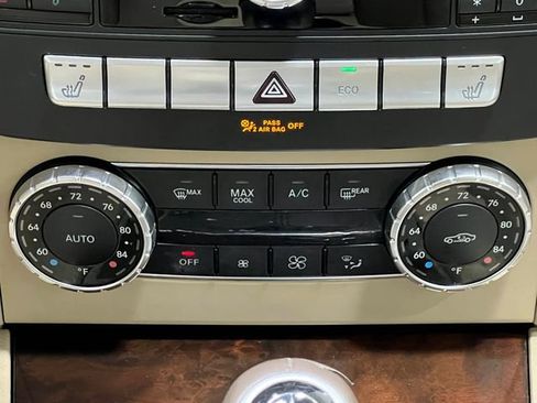 Used 2013 Mercedes-Benz C 300 4MATIC Sedan image 26