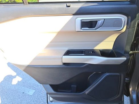 Certified 2021 Ford Explorer Limited w/ Hybrid Equipment Group 310A image 17