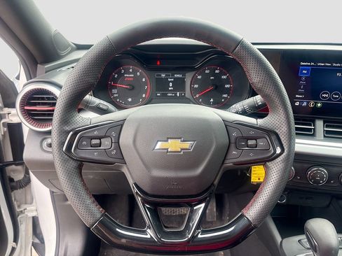 Used 2026 Chevrolet Trax RS FWD image 11