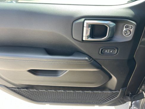 Used 2025 Jeep Wrangler Unlimited Sahara AWD/4WD image 12
