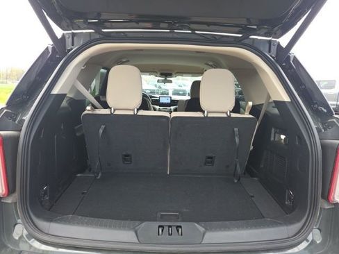 Used 2023 Ford Explorer XLT RWD image 11