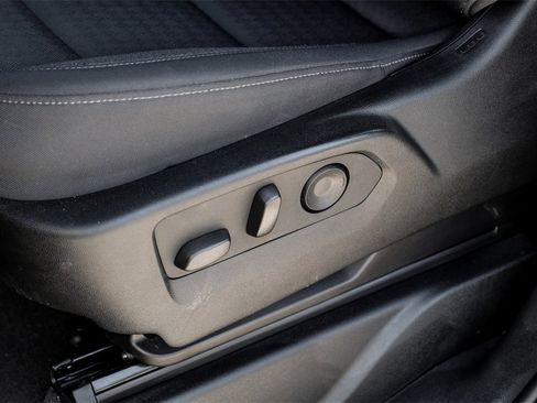 Used 2025 Chevrolet Suburban LS image 32