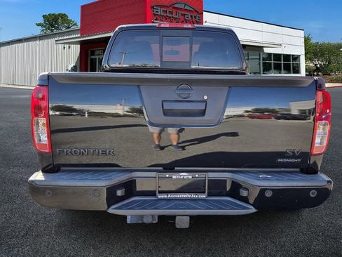 Used 2021 Nissan Frontier SV w/ Midnight Edition Floor Mats image 4