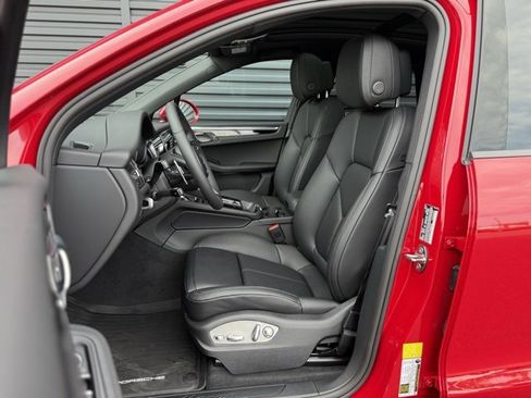 New 2026 Porsche Macan image 5