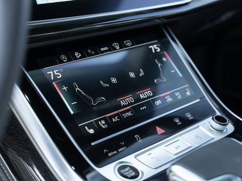 Certified 2025 Audi Q8 Prestige image 15